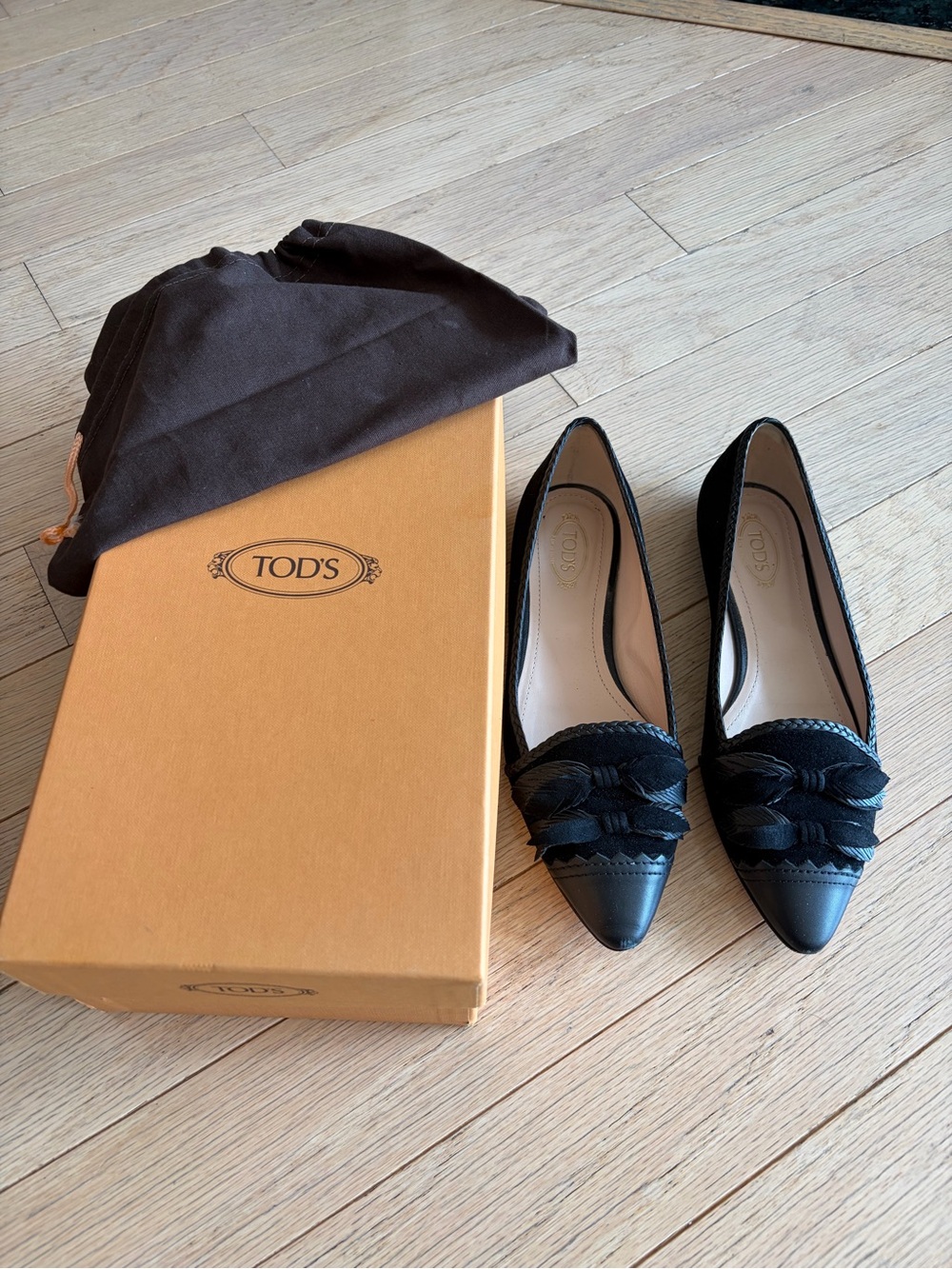 Tod's Black Leather Pointed-Toe Feather Detail Flats with box and duster bag